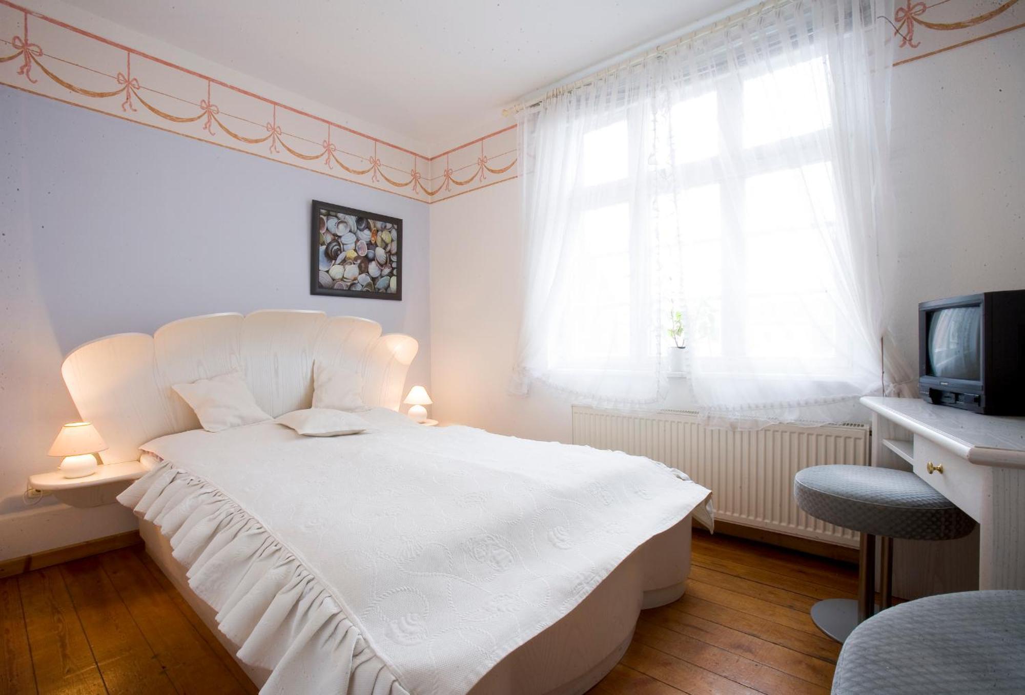 Hotel Reingard Висмар Экстерьер фото